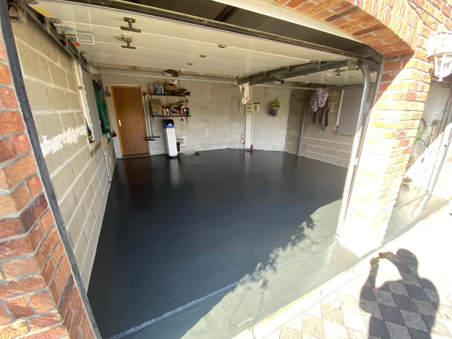 Garage particulier RESINEM Spécialiste dans les sols en résine (époxy et polyuréthane) et